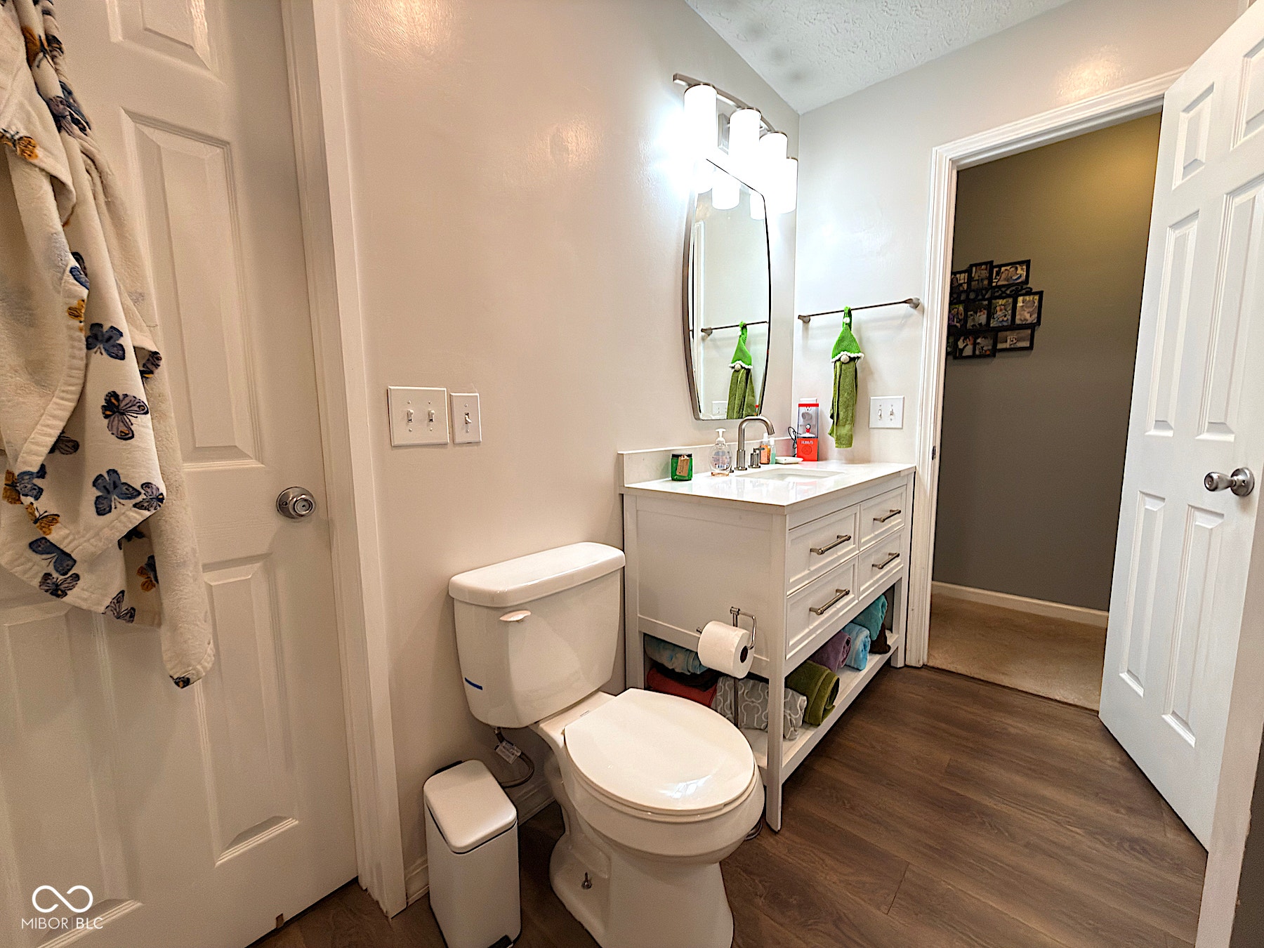 9102 Fireside, Indianapolis, IN 46250 Primary Bathroom