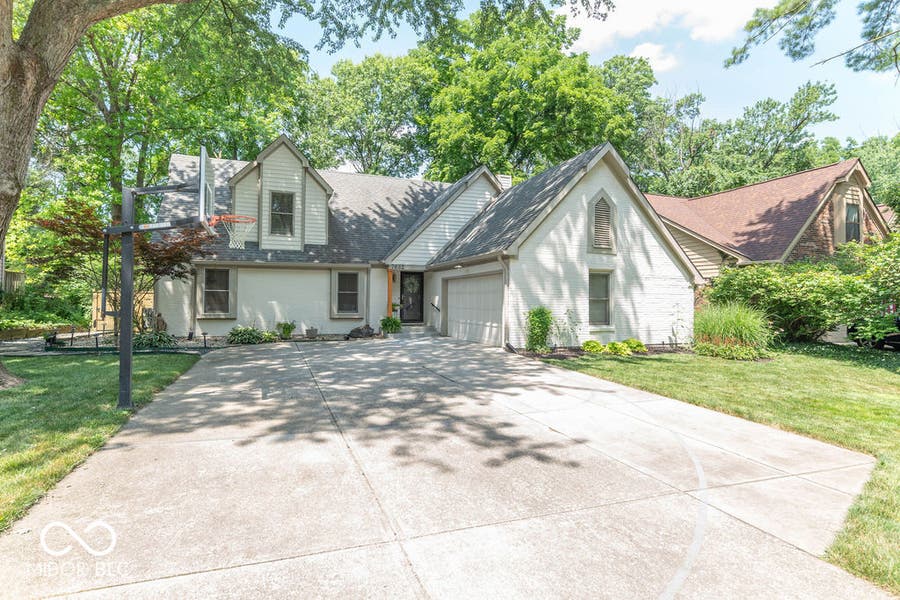 Property photo for 7632 Pinesprings West Drive, Indianapolis, IN