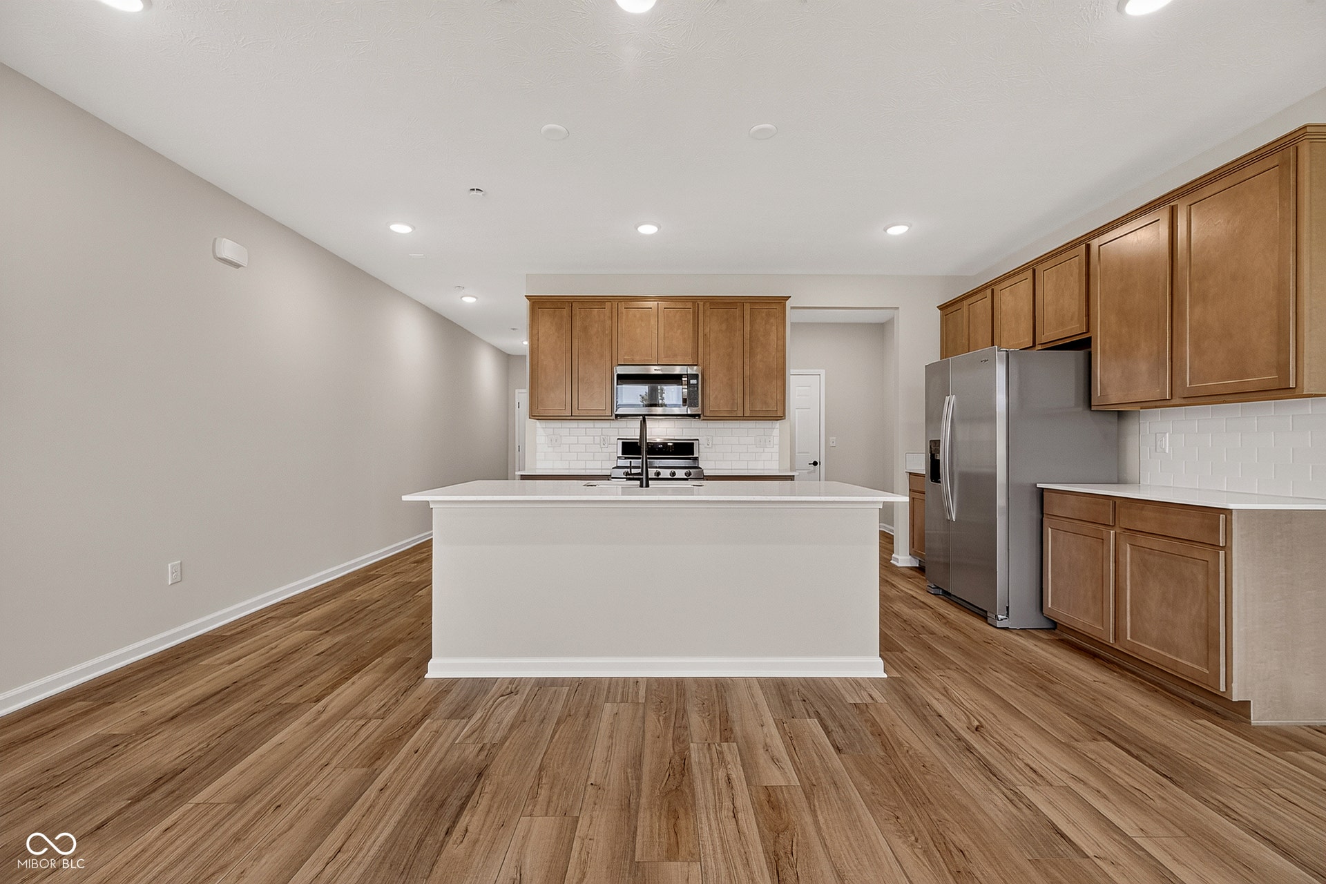 9855 Behner Drive, Fishers, IN 46250 9855 Behner Drive, Fishers, IN 46250