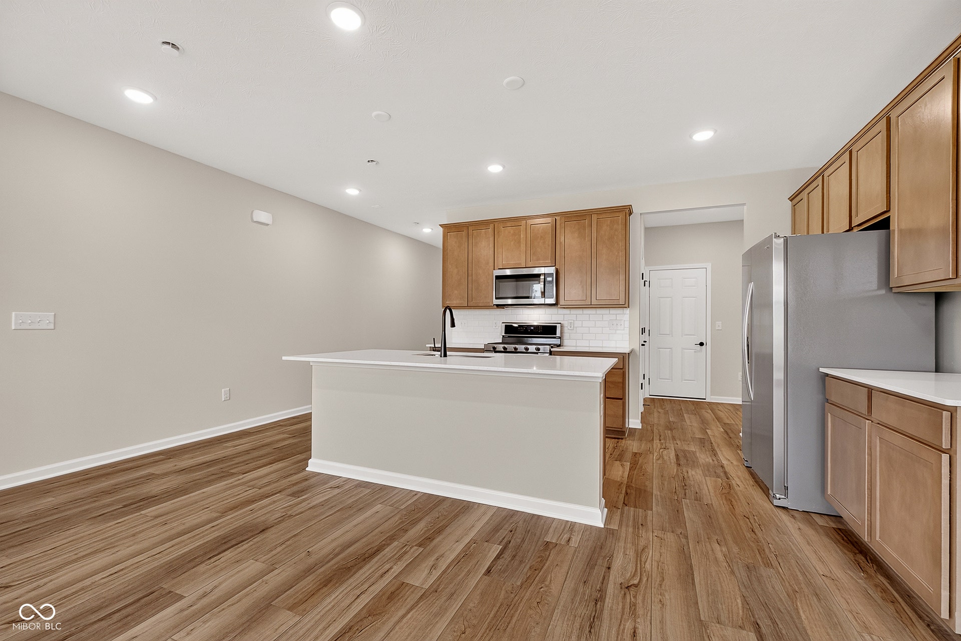 9855 Behner Drive, Fishers, IN 46250 9855 Behner Drive, Fishers, IN 46250
