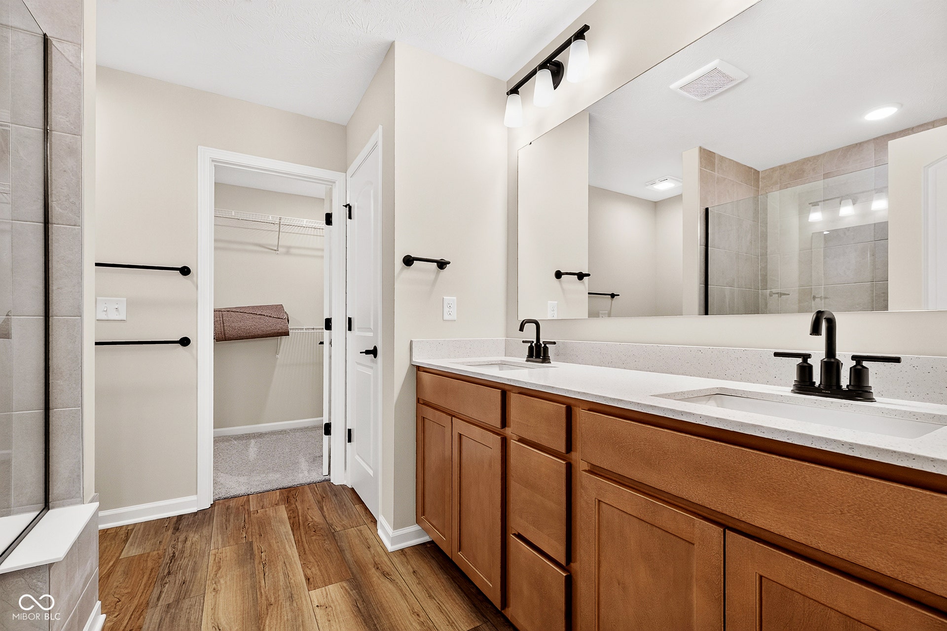 9855 Behner Drive, Fishers, IN 46250 9855 Behner Drive, Fishers, IN 46250