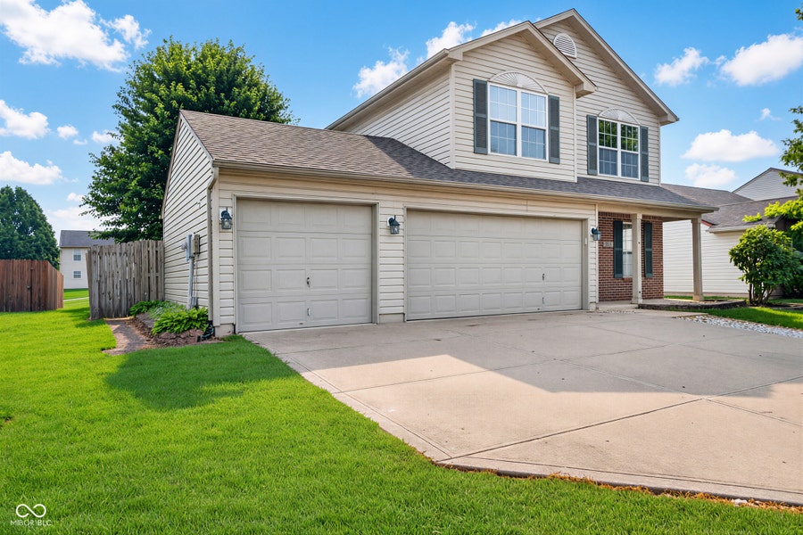 Property photo for 605 Sunmeadow Lane, Avon, IN