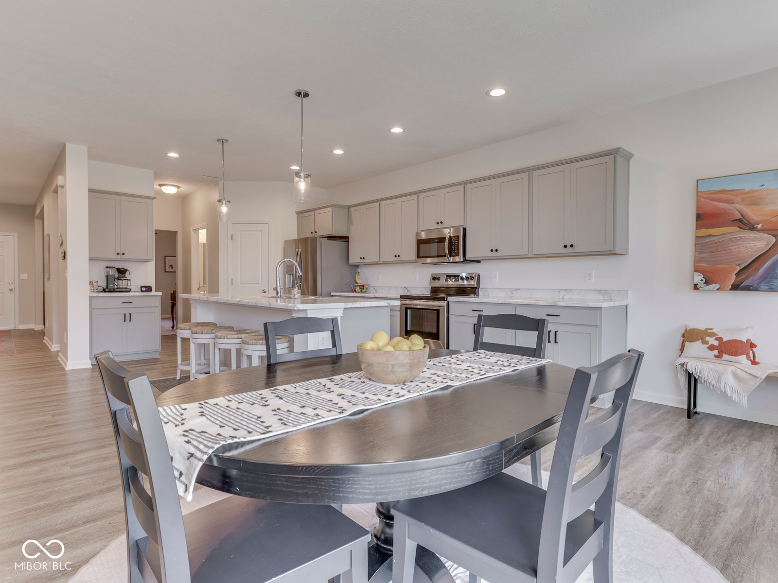 Large four seat countertop eating