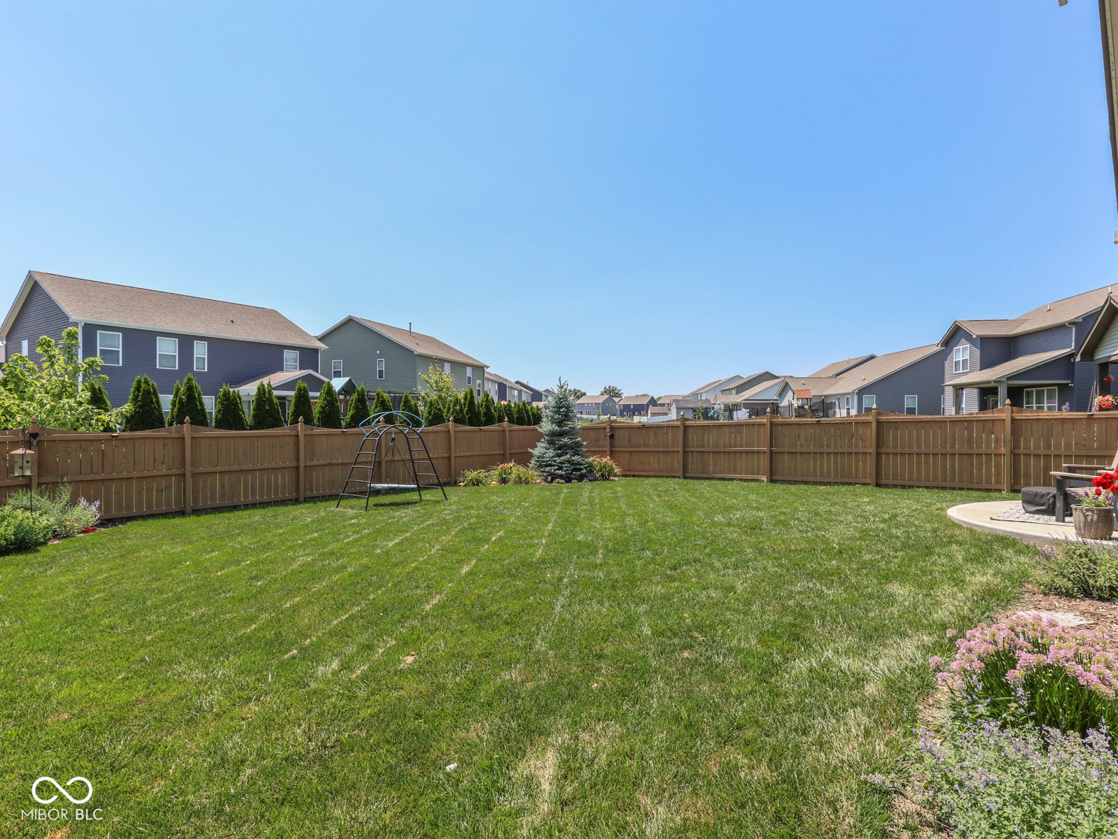 Soccer, pet space or garden - you can have it all!