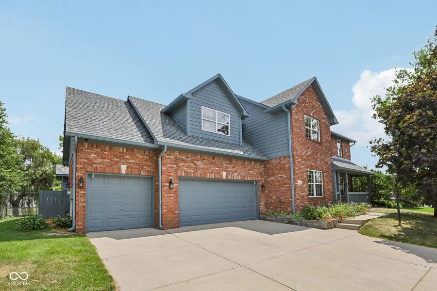 Property photo for 331 N Greenbriar Drive, Greenwood, IN