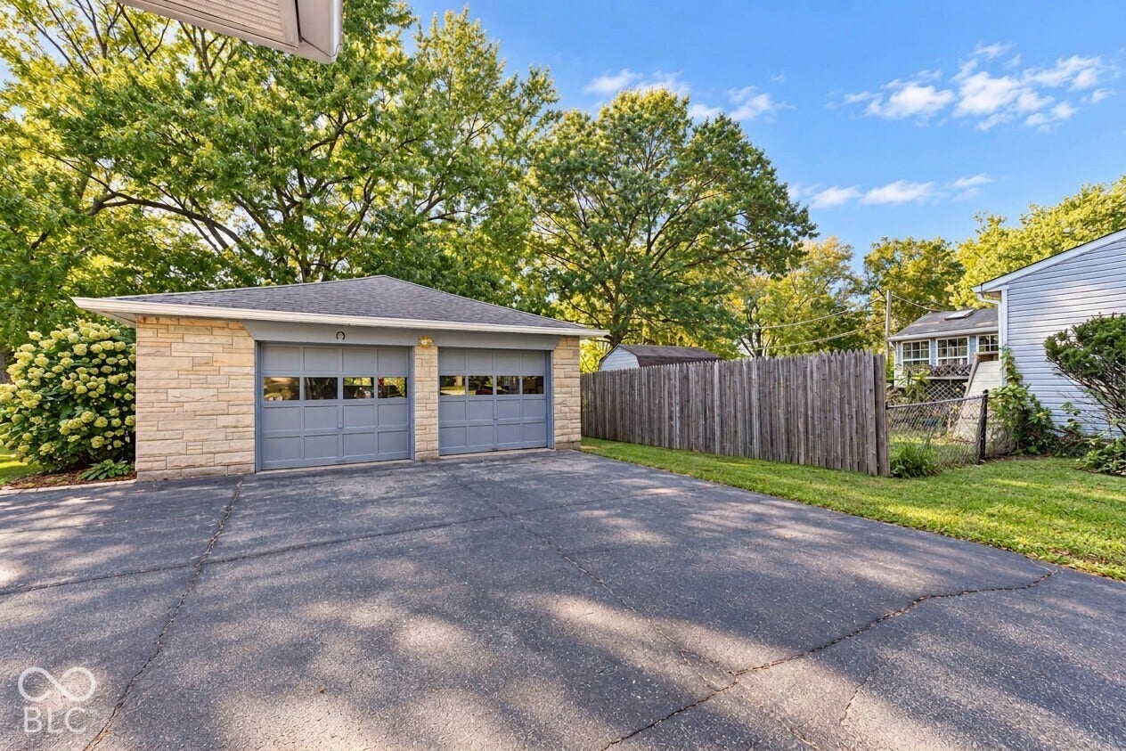100 Delbrick Lane, Indianapolis, IN 46229 100 Delbrick Lane, Indianapolis, IN 46229