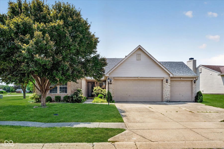 Property photo for 7955 Bent Willow Drive, Indianapolis, IN