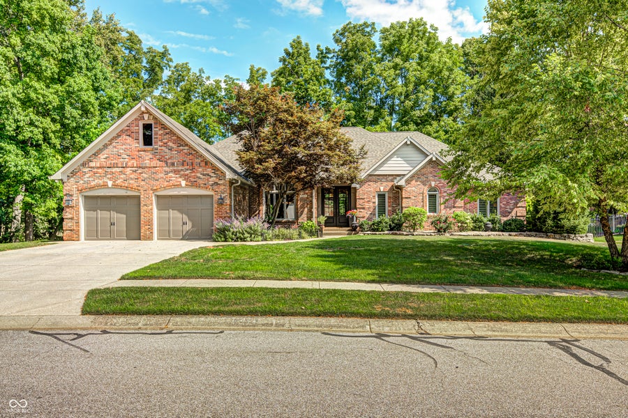 Property photo for 4664 Fox Moor Lane, Greenwood, IN