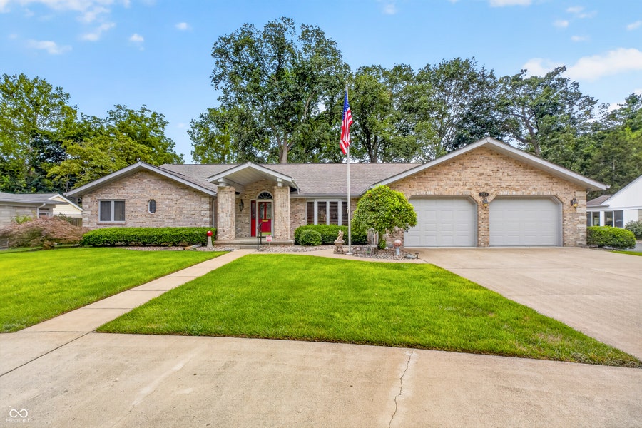 Property photo for 1023 Hawthorne Drive, Columbus, IN