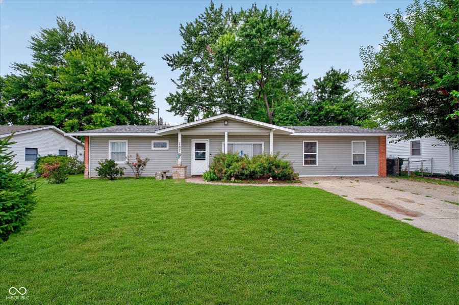 Property photo for 702 Sweetbriar Avenue, Whiteland, IN