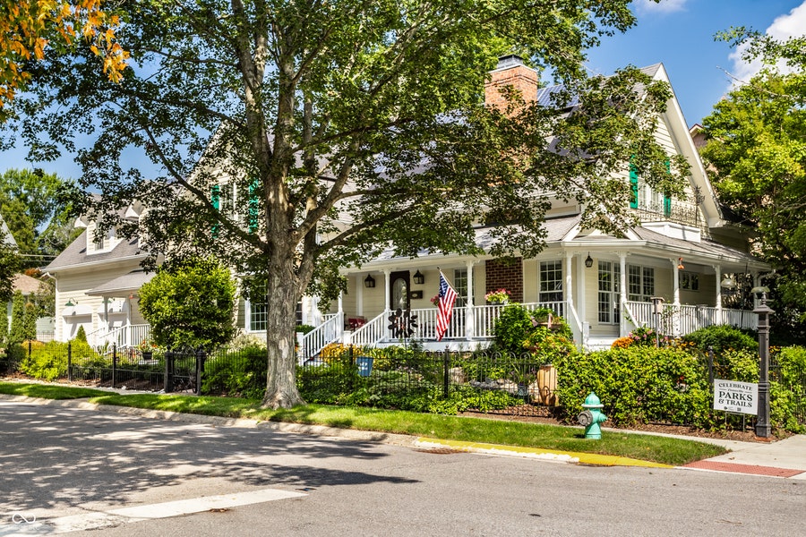 Property photo for 520 W Cedar Street, Zionsville, IN