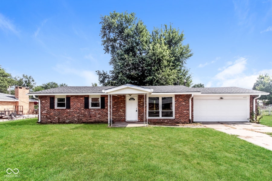 Property photo for 1219 Franklin Street, Taylorsville, IN