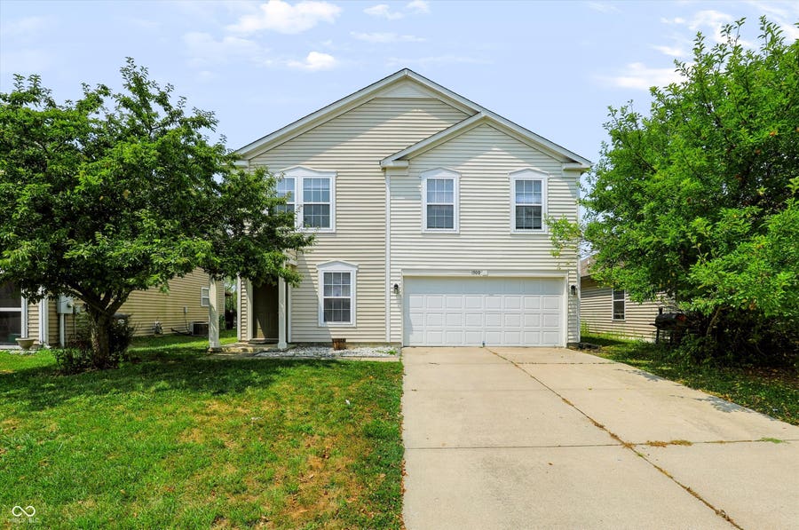 Property photo for 1500 Pencross Ln, Greenwood, IN