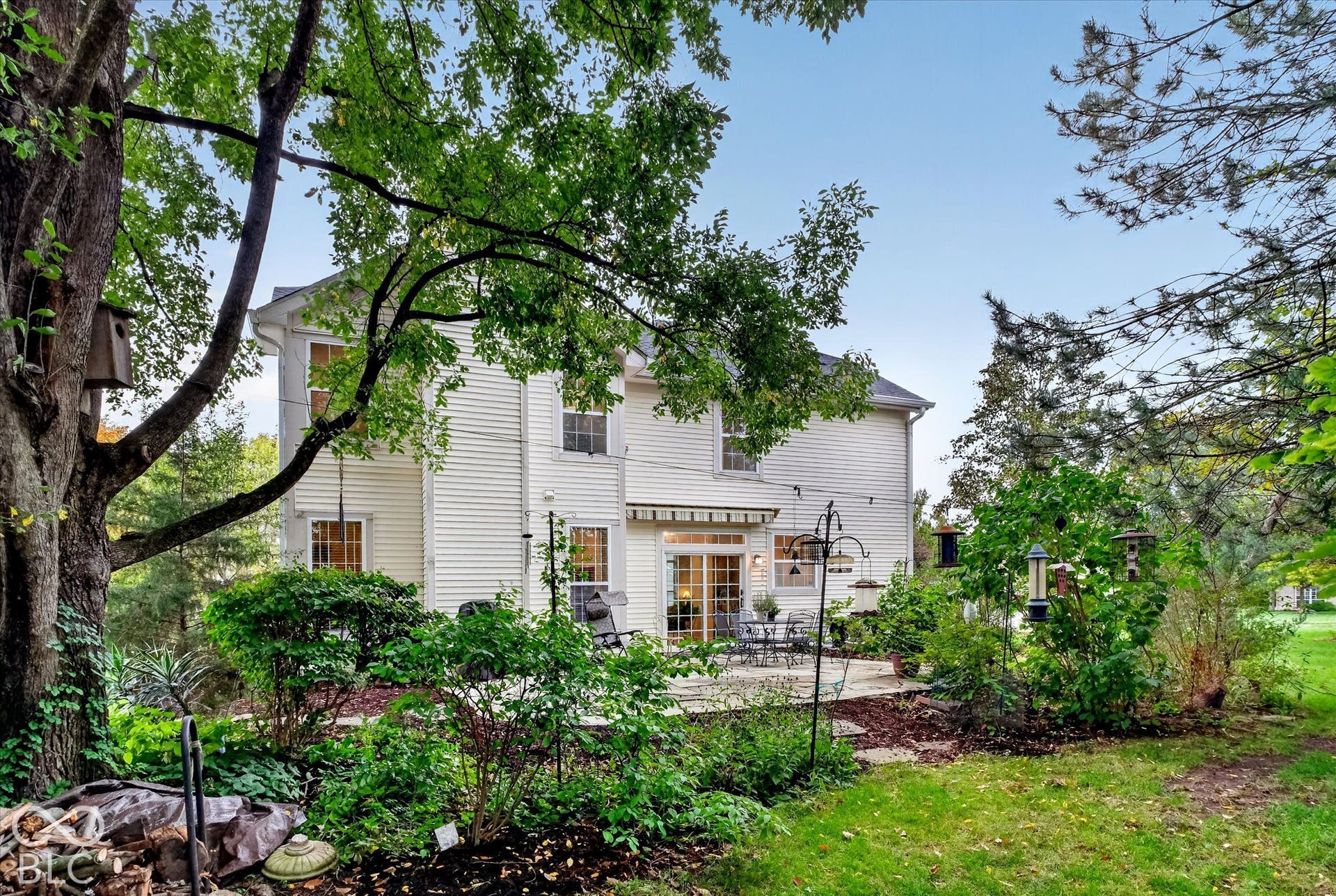 Enjoy the privacy in the backyard!