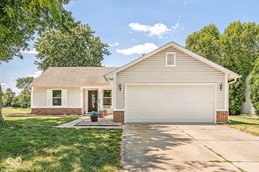 Property photo for 814 Millbrook Drive, Avon, IN