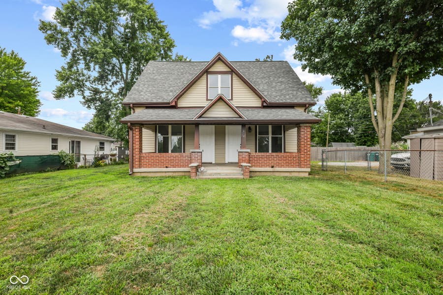 Property photo for 212 Indianapolis Road, Mooresville, IN