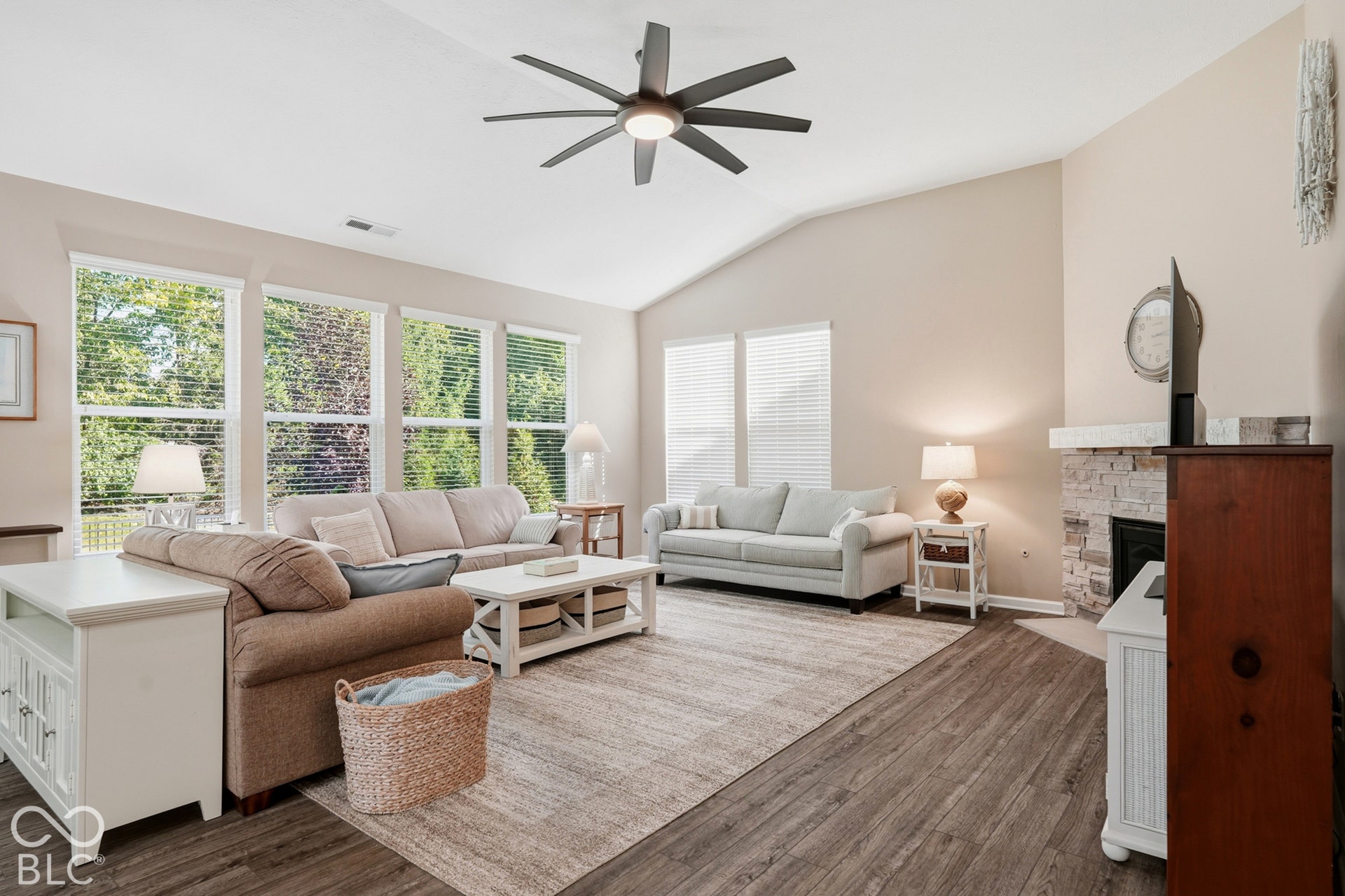 15774 Hargray Drive, Noblesville, IN 46062 Fresh paint and newer vinyl hardwood give this spacious room a nice "feel".