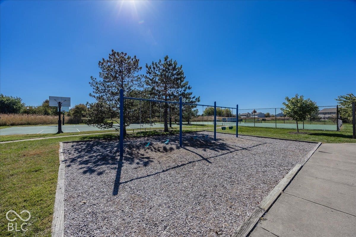 available community sand volleyball, tennis, basketball, pickleball courts