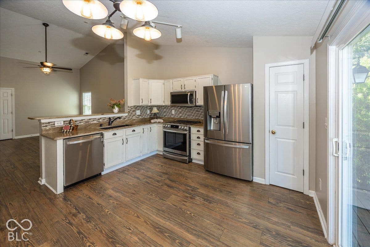 Kitchen and breakfast area; all appliances included