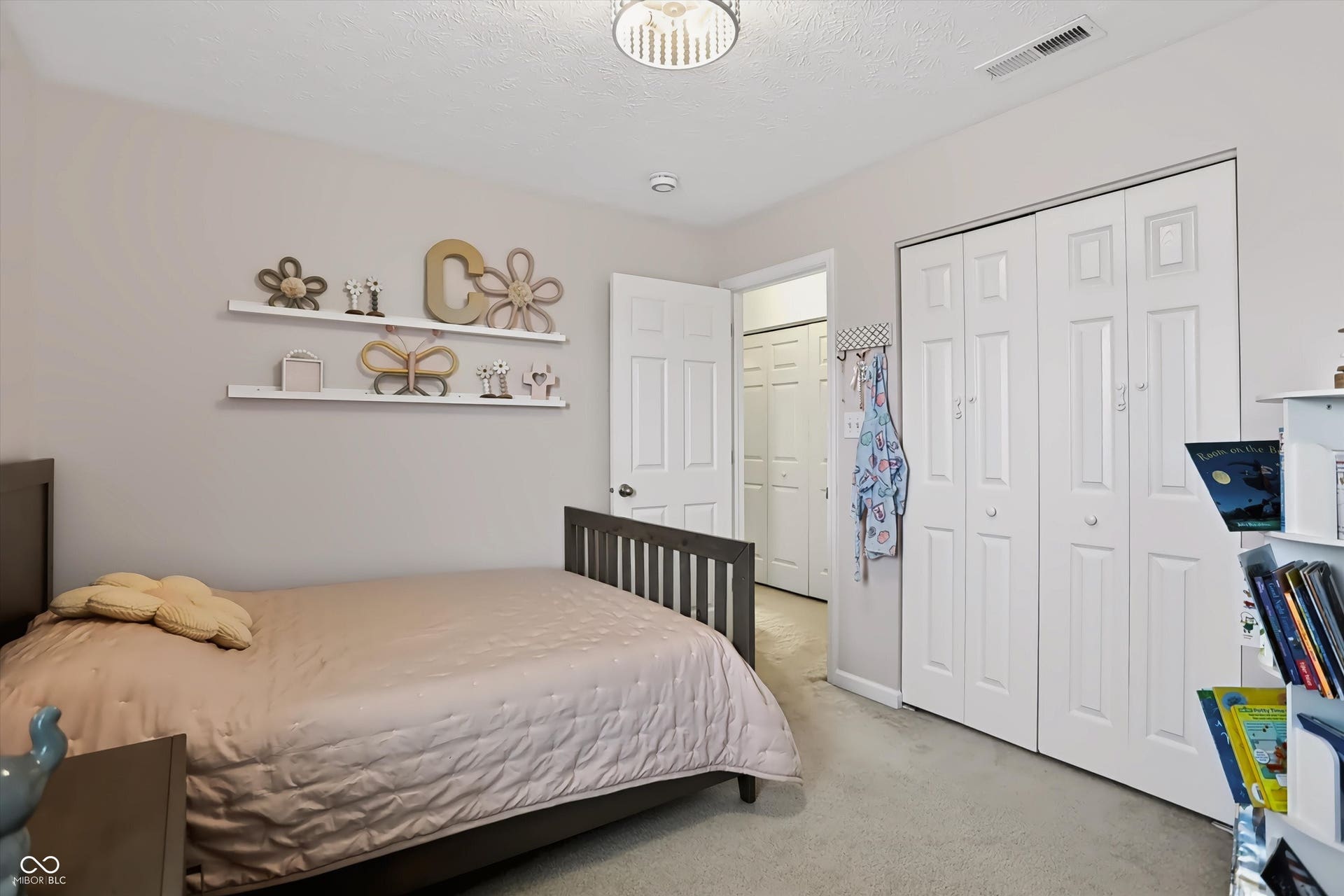 7849 Ithaca Way, Indianapolis, IN 46239