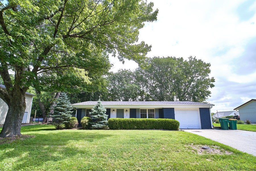 Property photo for 635 Lake View Drive, Zionsville, IN