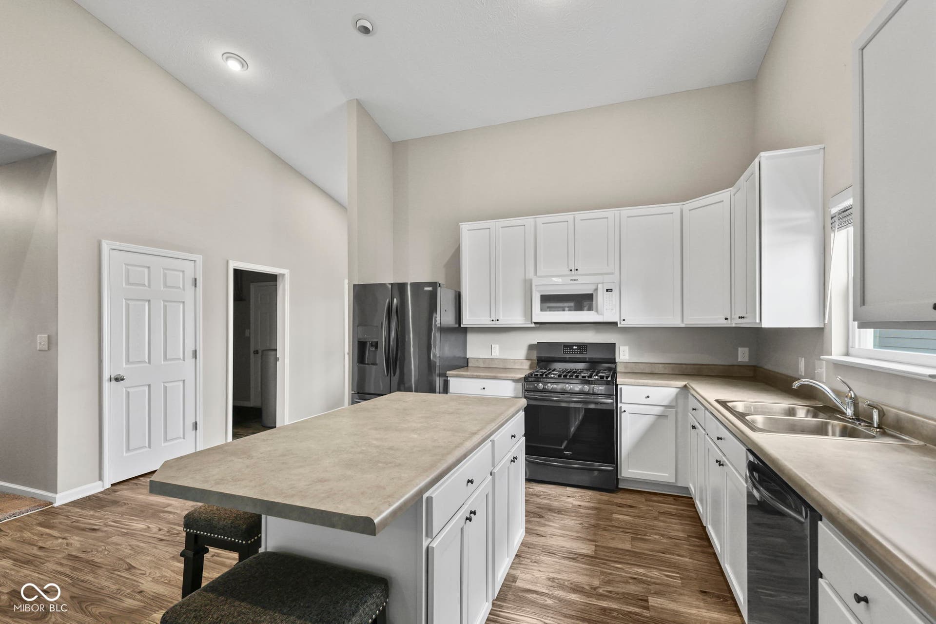7033 Provincial Drive, McCordsville, IN 46055