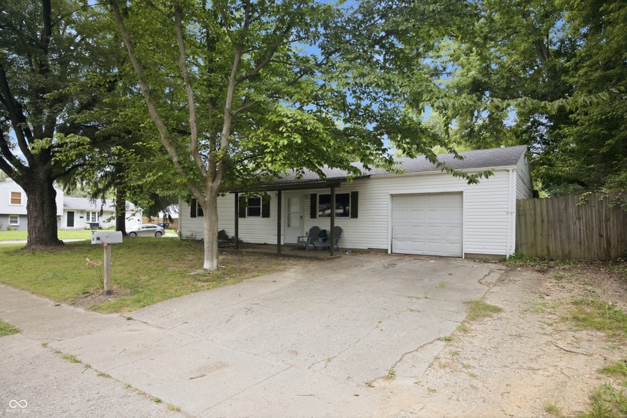 Property photo for 612 Hampton Lane, Chesterfield, IN