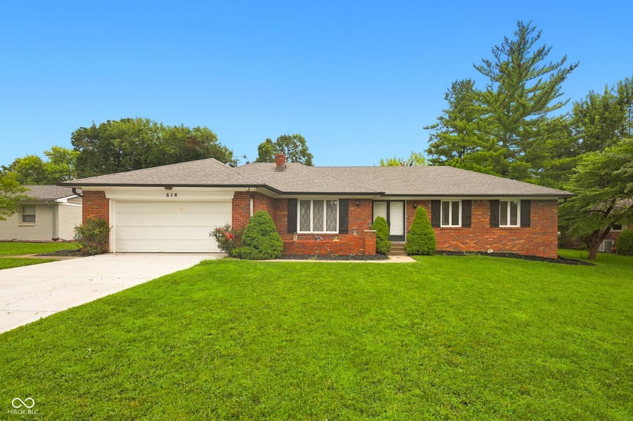 Property photo for 618 Brookview Drive, Greenwood, IN