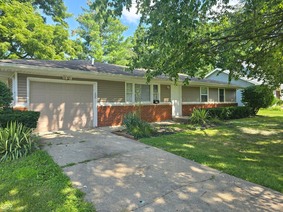 Property photo for 1230 Oakland Drive, Anderson, IN