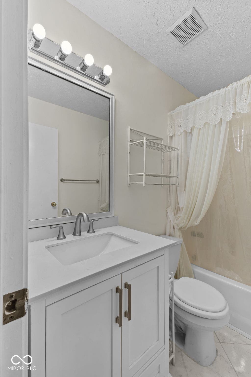 1200 Breaside Court, Greenwood, IN 46143