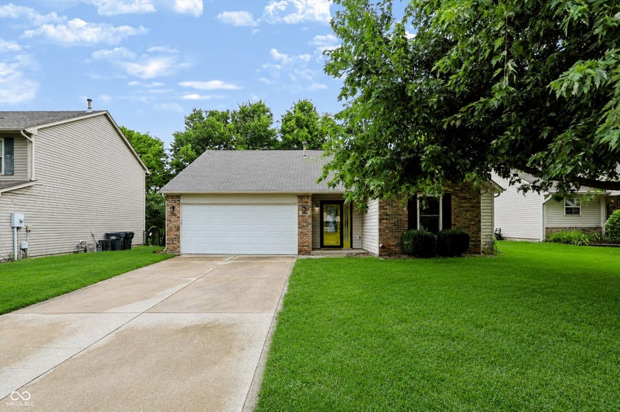 Property photo for 4846 Oakleigh Parkway, Greenwood, IN