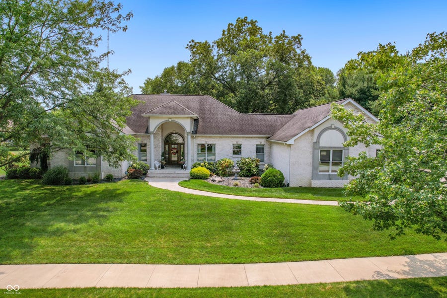 Property photo for 2541 W Apple Blossom Lane, Columbus, IN