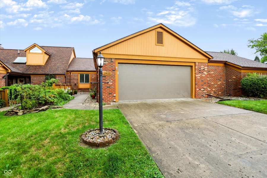 Property photo for 1922 Saint James Place, Anderson, IN