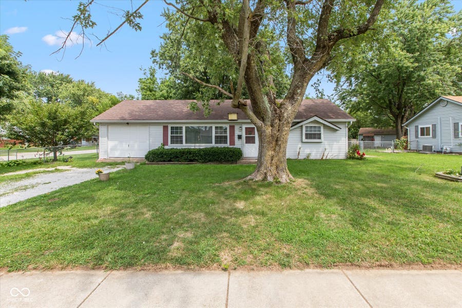 Property photo for 633 Gooseberry Lane, Greenwood, IN