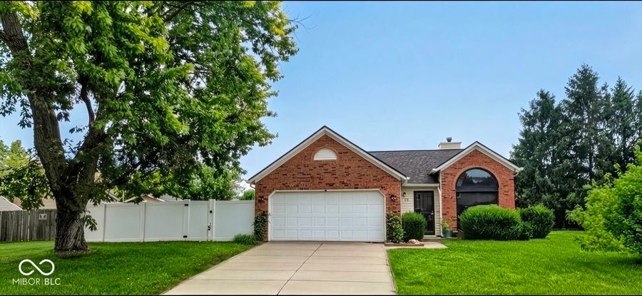Property photo for 272 Suncrest Drive, Greenwood, IN