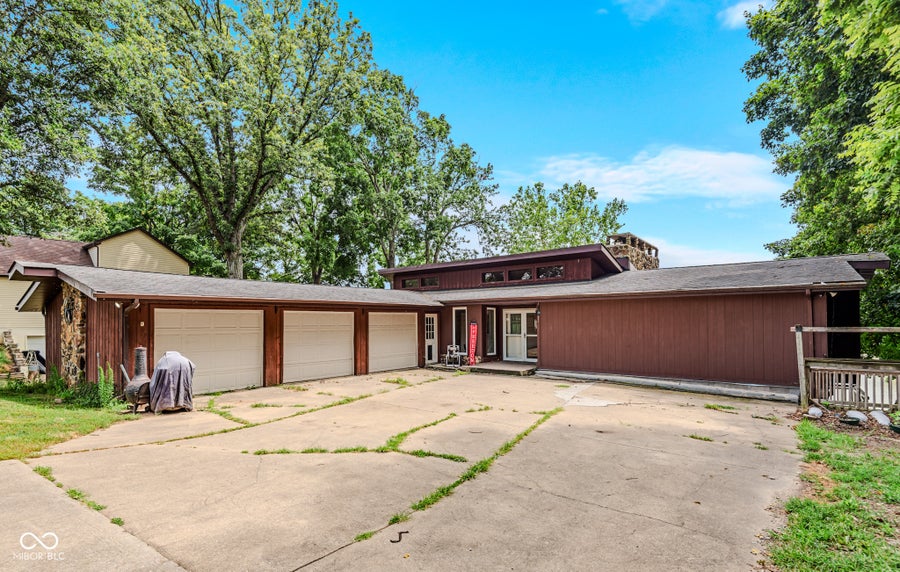 Property photo for 16451 E Lake Shore Drive N, Hope, IN