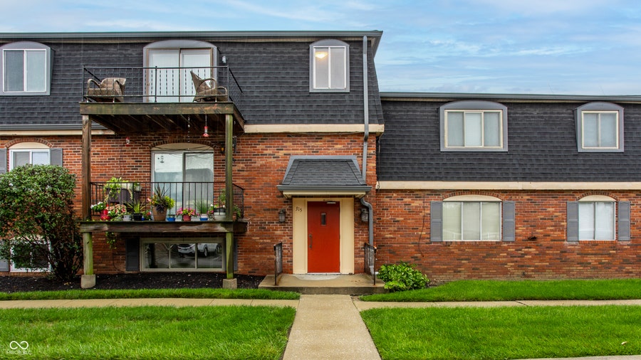 Property photo for 315 Elmead Court, Greenwood, IN