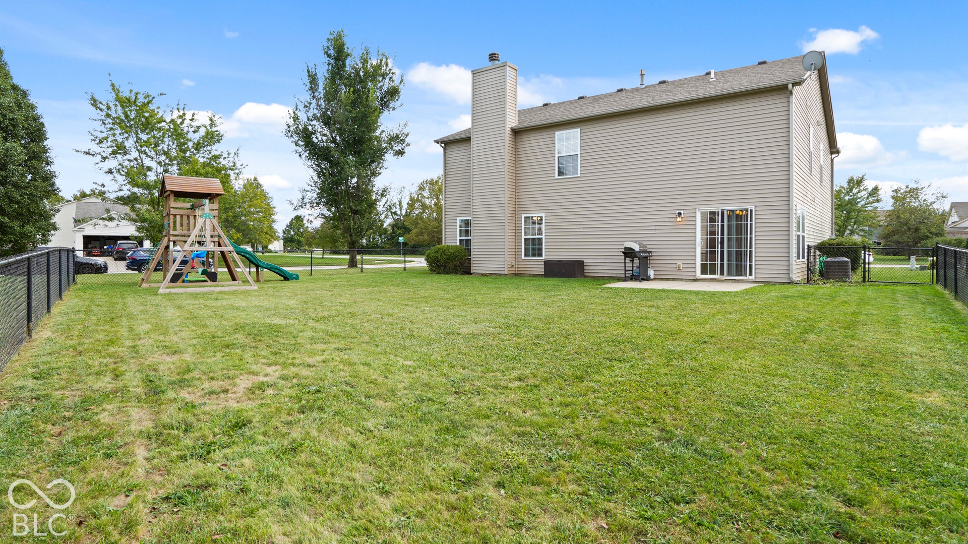 Backyard / fully fenced