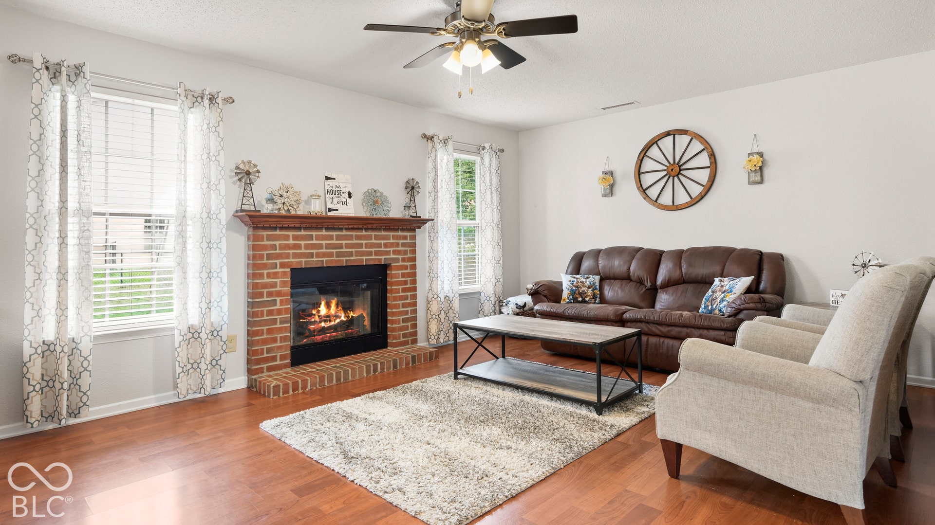Great room / gas fireplace / Hardwood laminate flooring