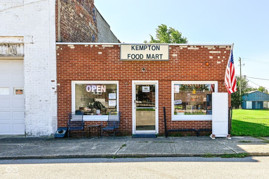 Property photo for 105 W Colonial Street, Kempton, IN