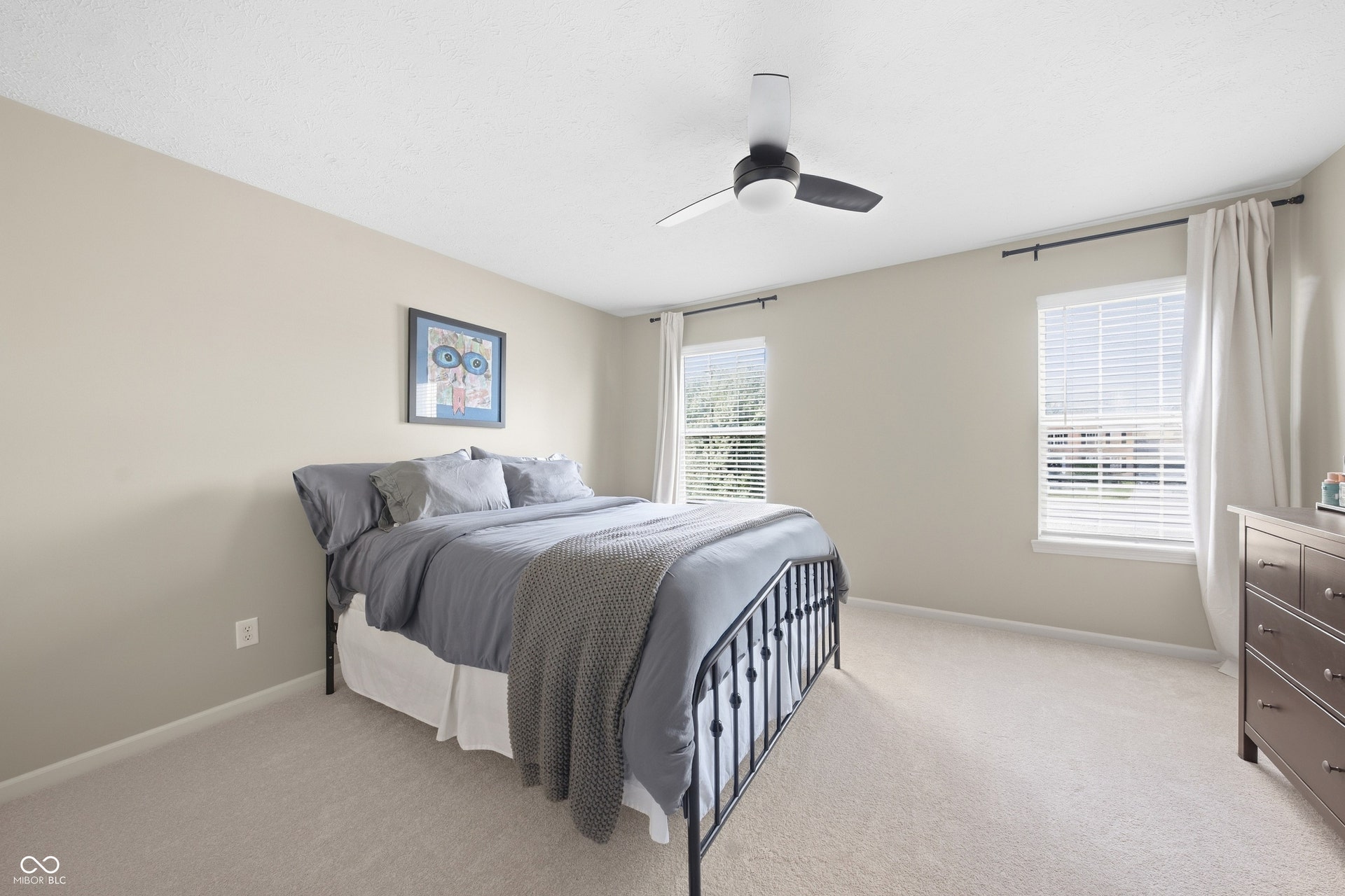 Neutral wall tones throughout