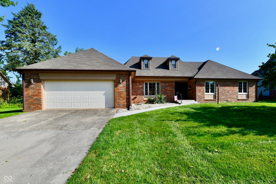 Property photo for 3190 Greensview Drive, Greenwood, IN
