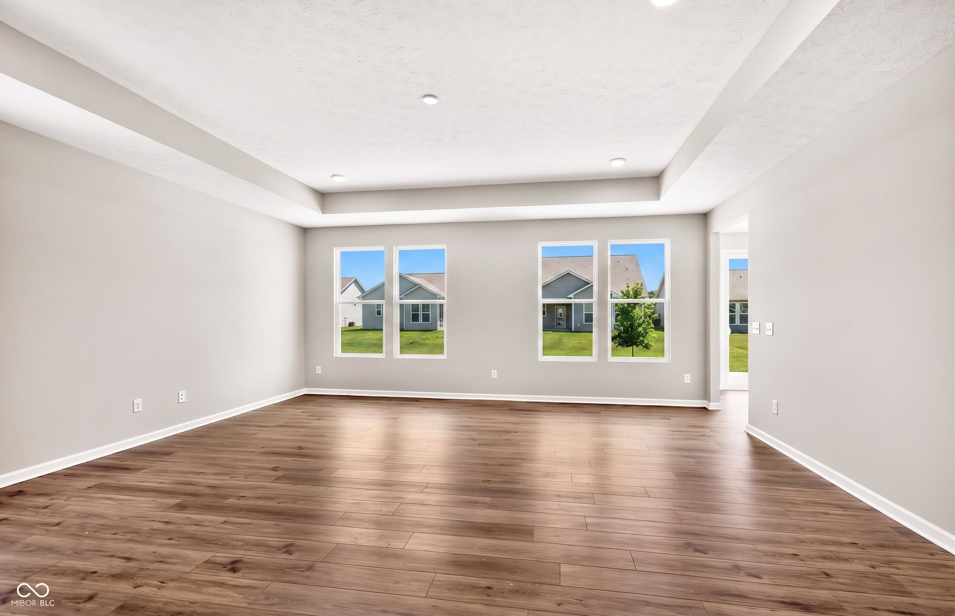Similar Model Gathering Room