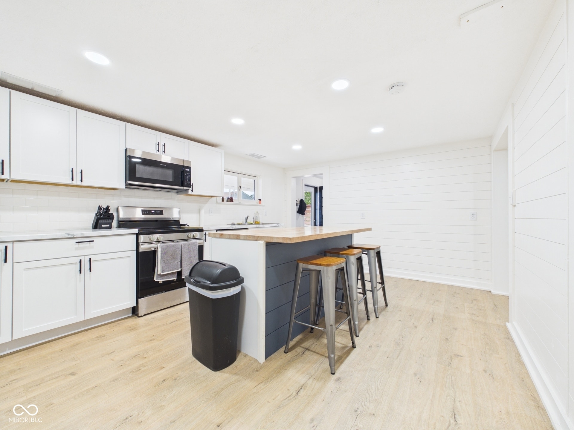 210 S 27th Street, Elwood, IN 46036