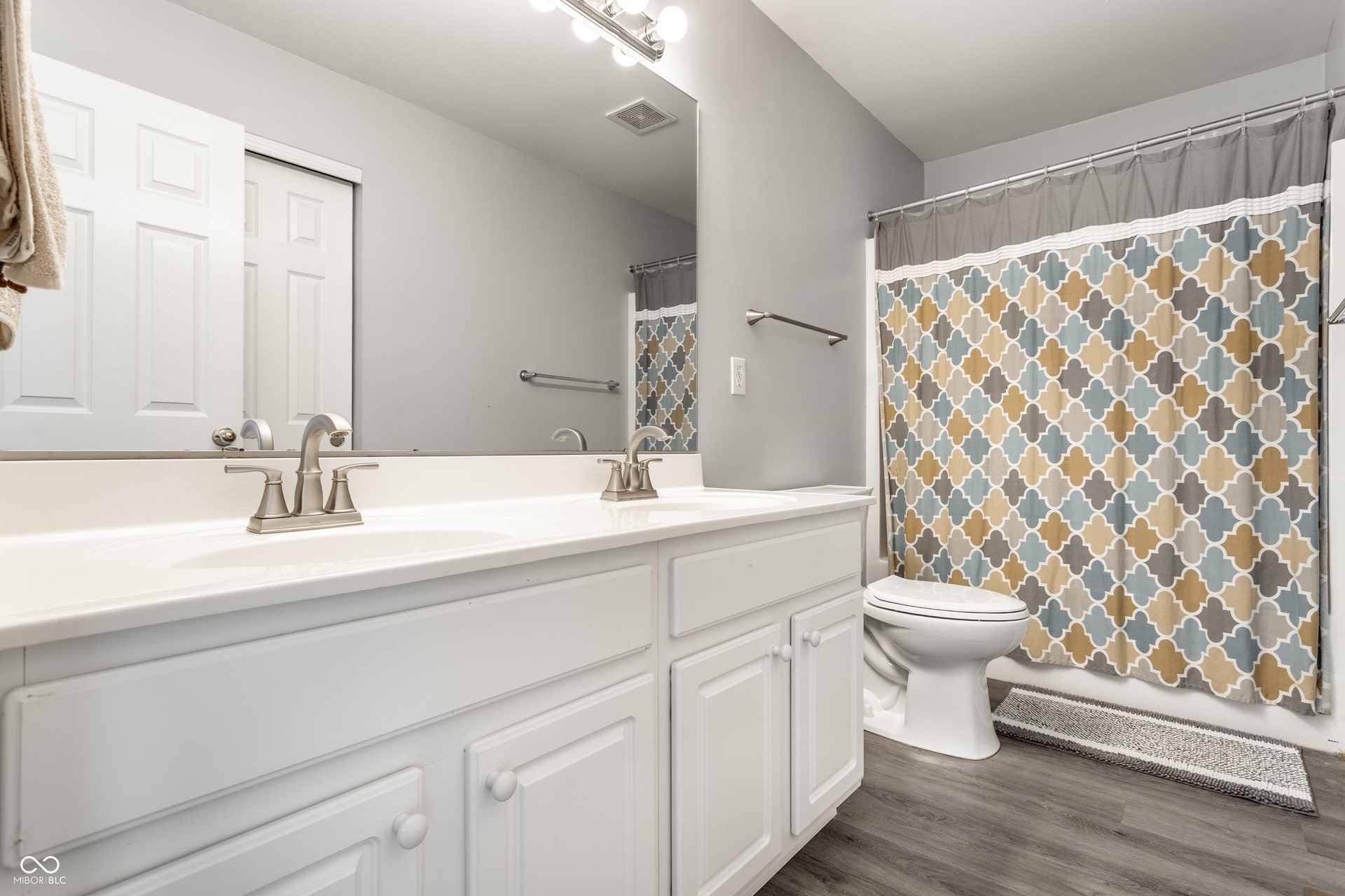 Dual vanity with white cabinetry
