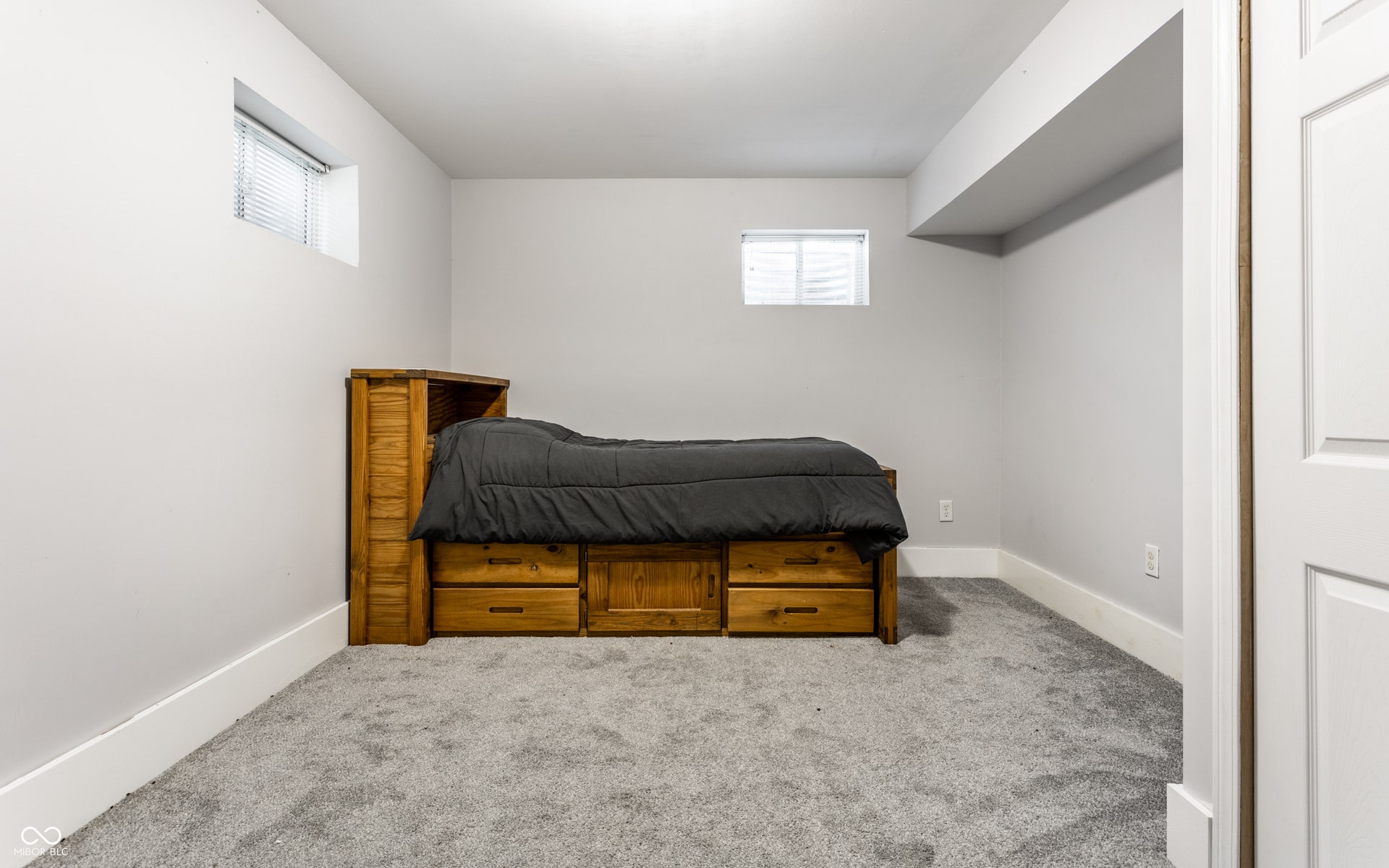 Plush carpeting, recessed window