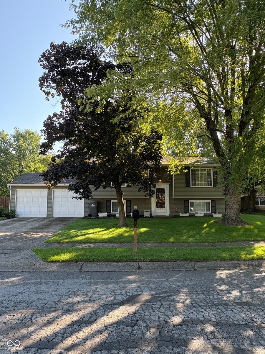 Property photo for 1025 Ridgepointe Drive, Indianapolis, IN