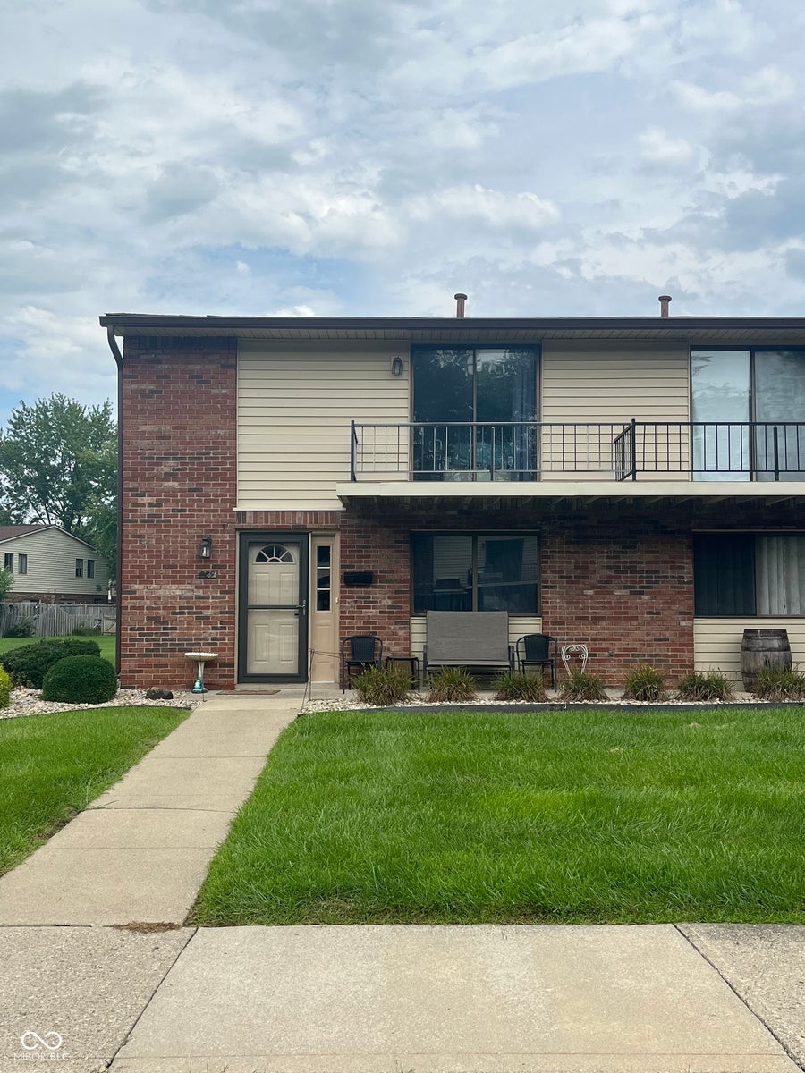 Property photo for 989 Greenwood Trail W, Greenwood, IN