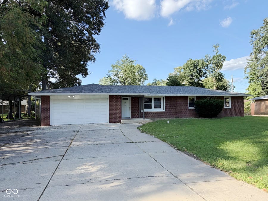 Property photo for 208 Cottonwood Drive, Anderson, IN