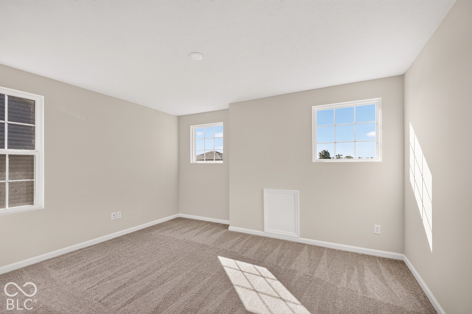 6598 Seattle Slew Drive, Whitestown, IN 46075 6598 Seattle Slew Drive, Whitestown, IN 46075